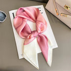 Foulard in seta a quadri con charm