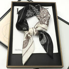 Foulard in seta a quadri con charm