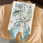 Foulard in seta a quadri con charm