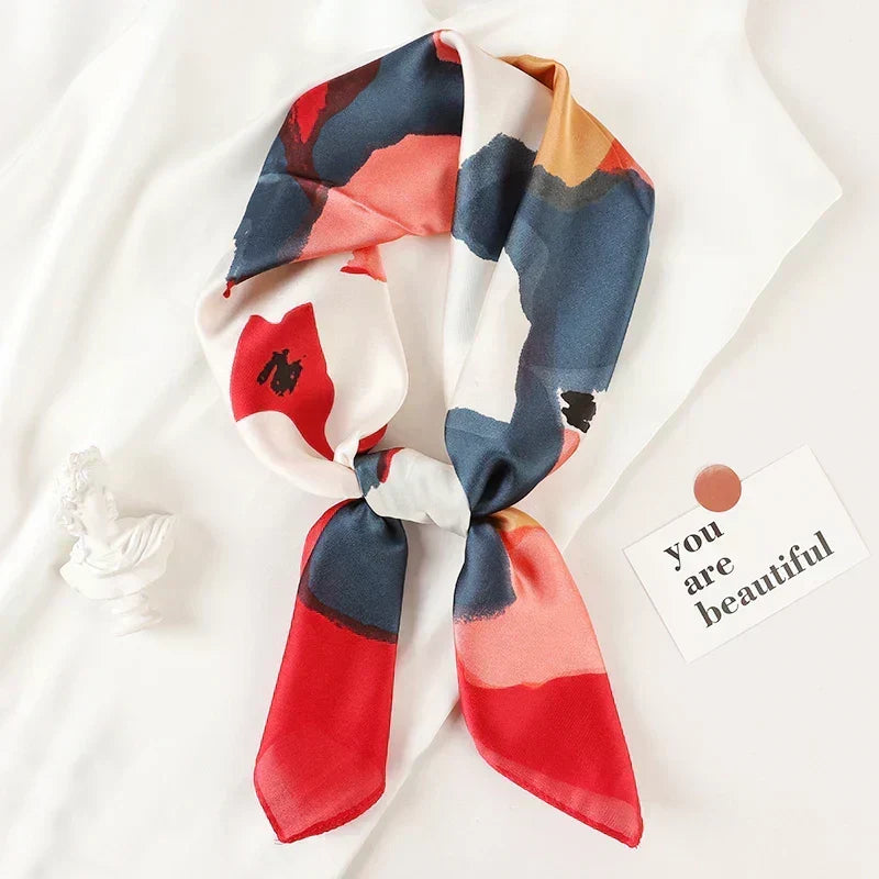 Foulard in seta a quadri con charm