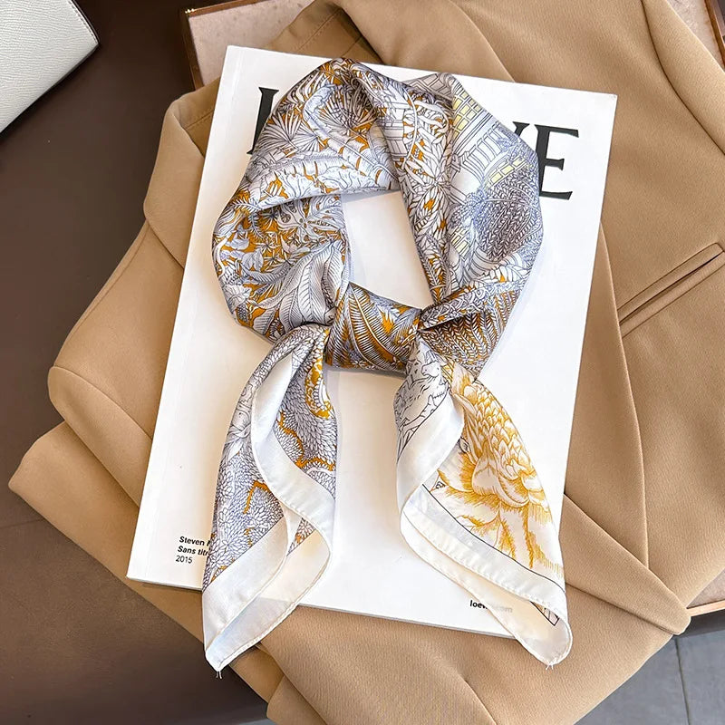 Foulard in seta a quadri con charm