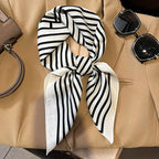 Foulard in seta a quadri con charm
