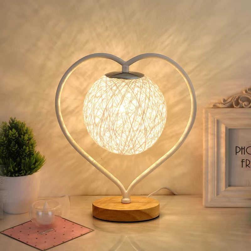 Lampada da tavolo a forma di cuore