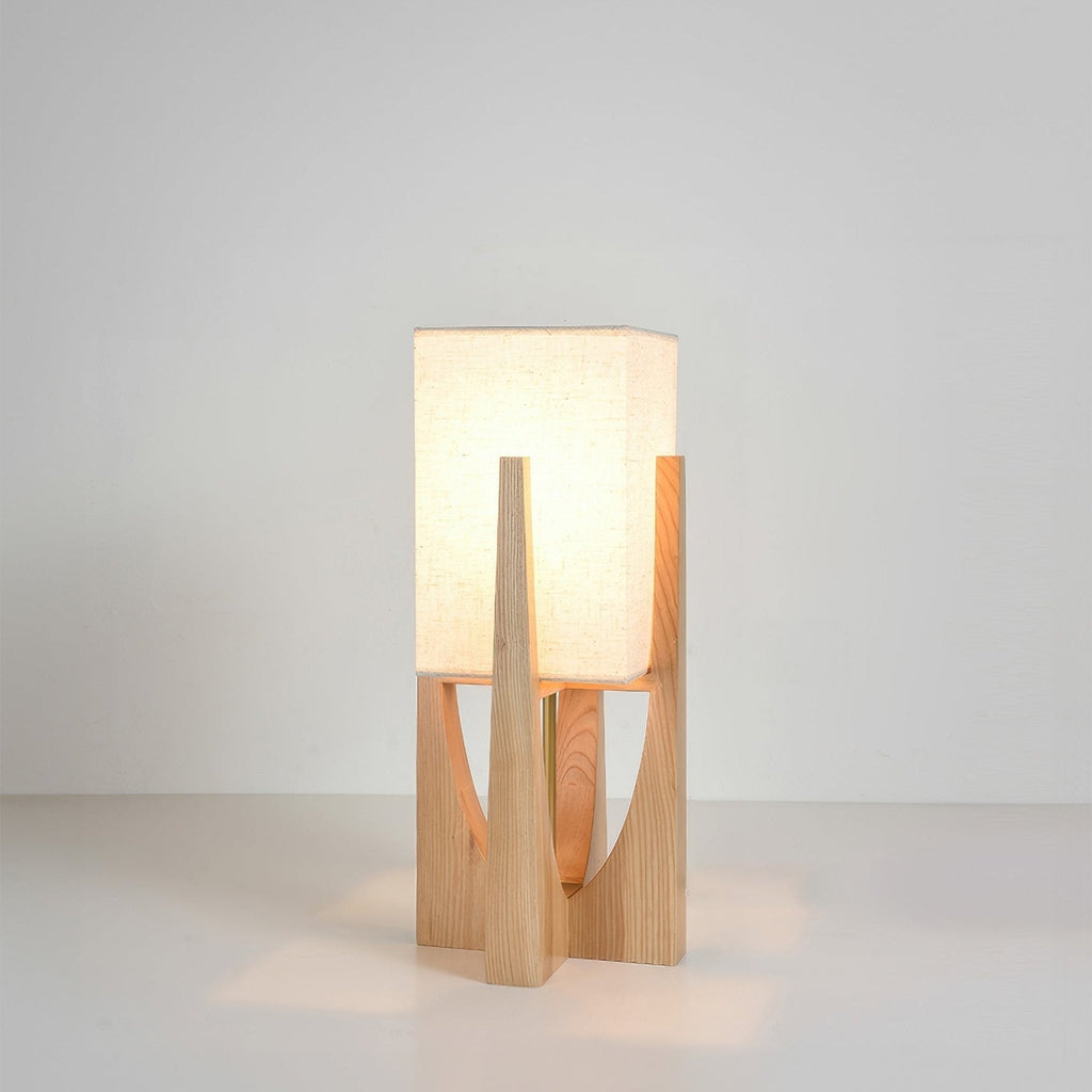 Lampada da terra Wabi Sabi con paralume in tessuto e base in legno per soggiorno