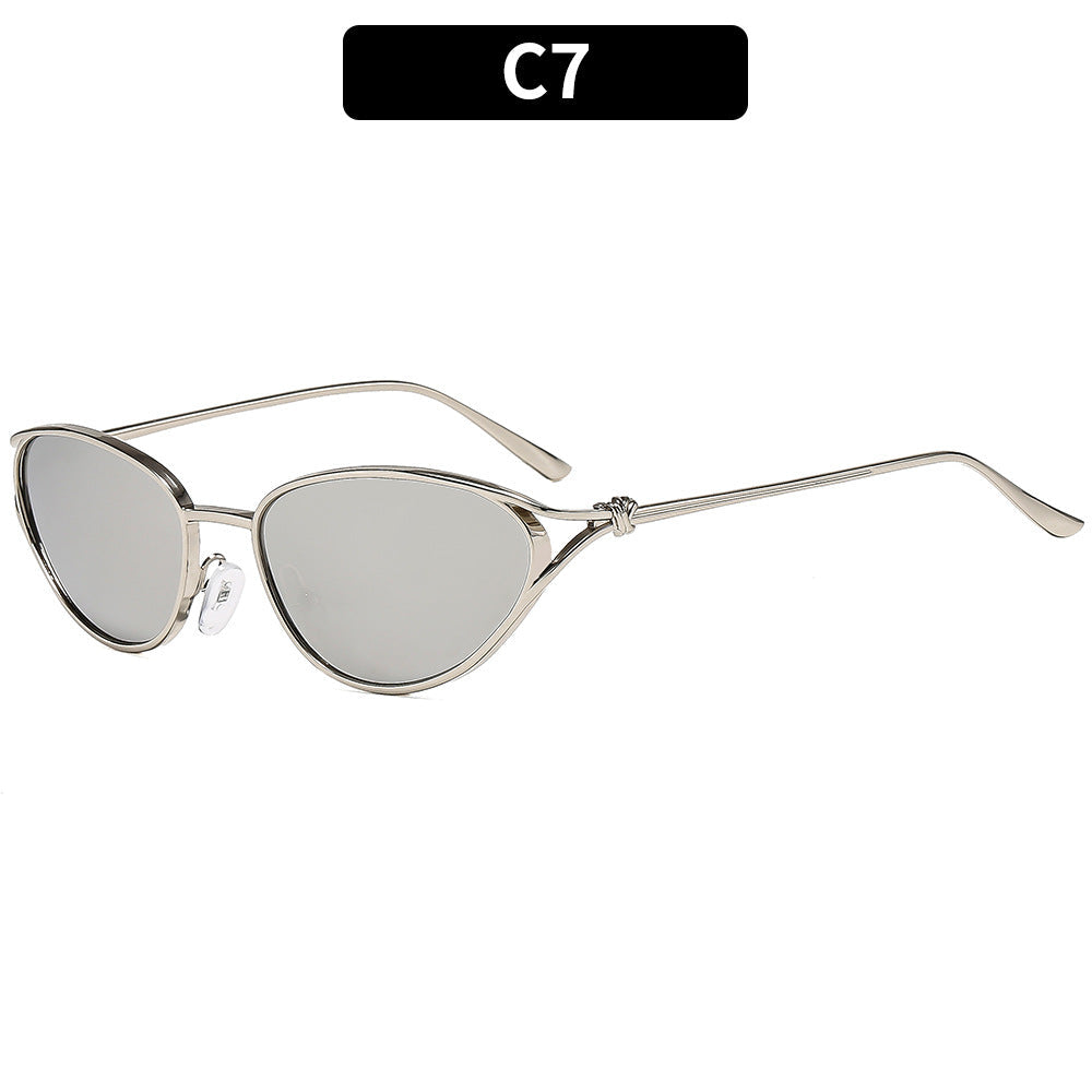Occhiali da sole cat-eye eleganti con dettagli in metallo premium