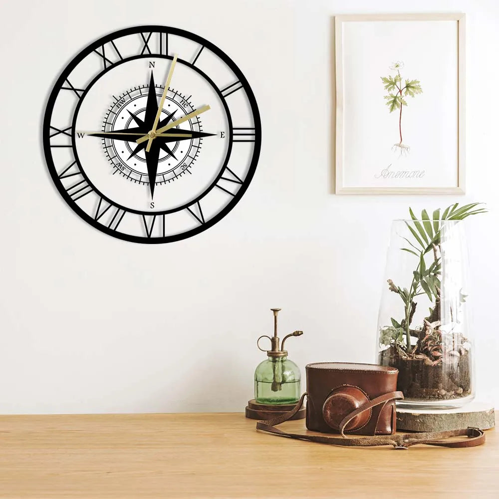 Orologio da parete con quadrante bussola e rosa dei venti, cornice in metallo