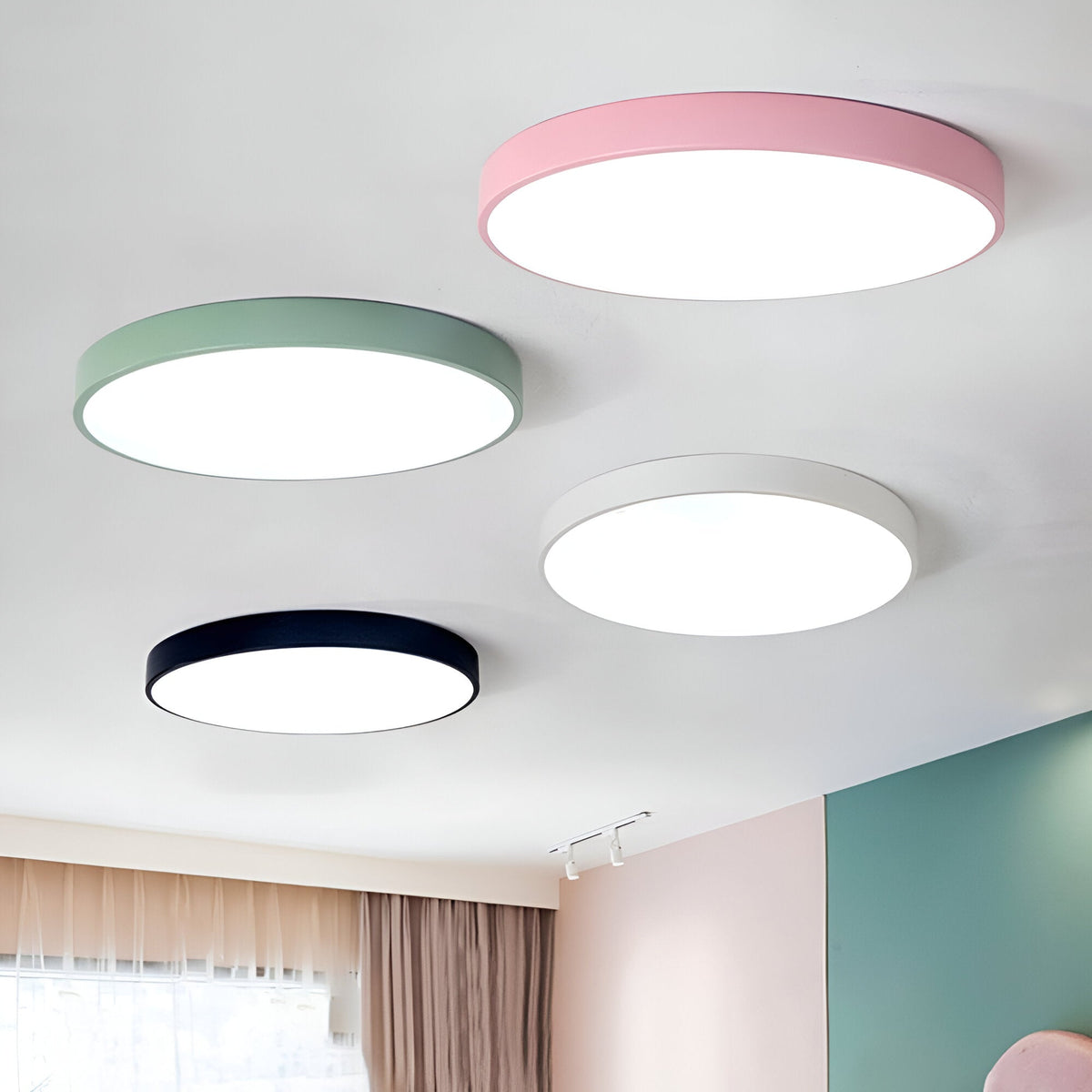 Plafoniera rotonda moderna con cornice sottile