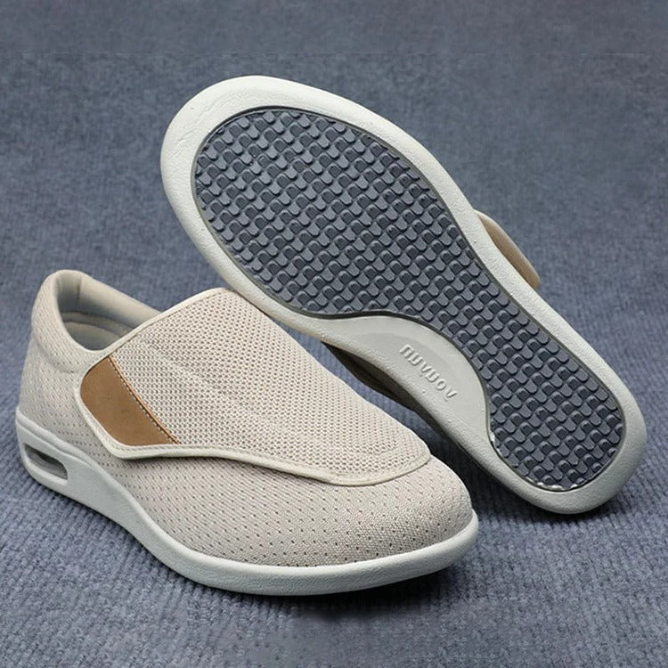 Scarpe larghe per piedi gonfi con cinturini regolabili e solette in memory foam rimovibili