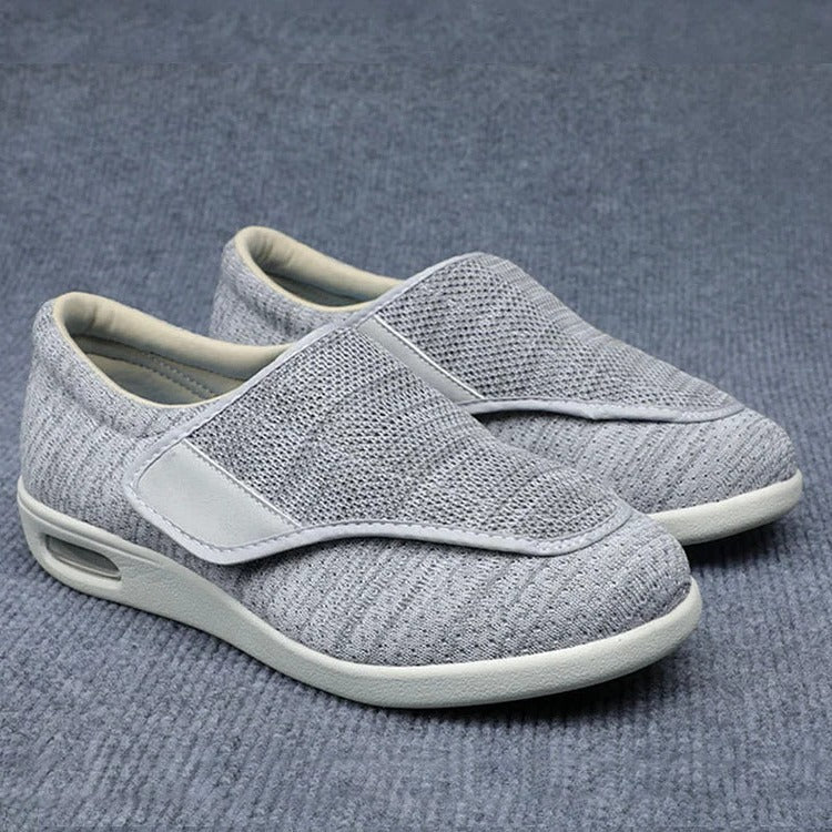 Scarpe larghe per piedi gonfi con cinturini regolabili e solette in memory foam rimovibili
