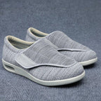 Scarpe larghe per piedi gonfi con cinturini regolabili e solette in memory foam rimovibili