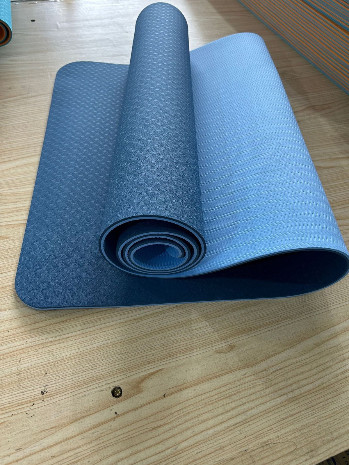 Tappetino yoga fitness antiscivolo con doppio ammortizzamento