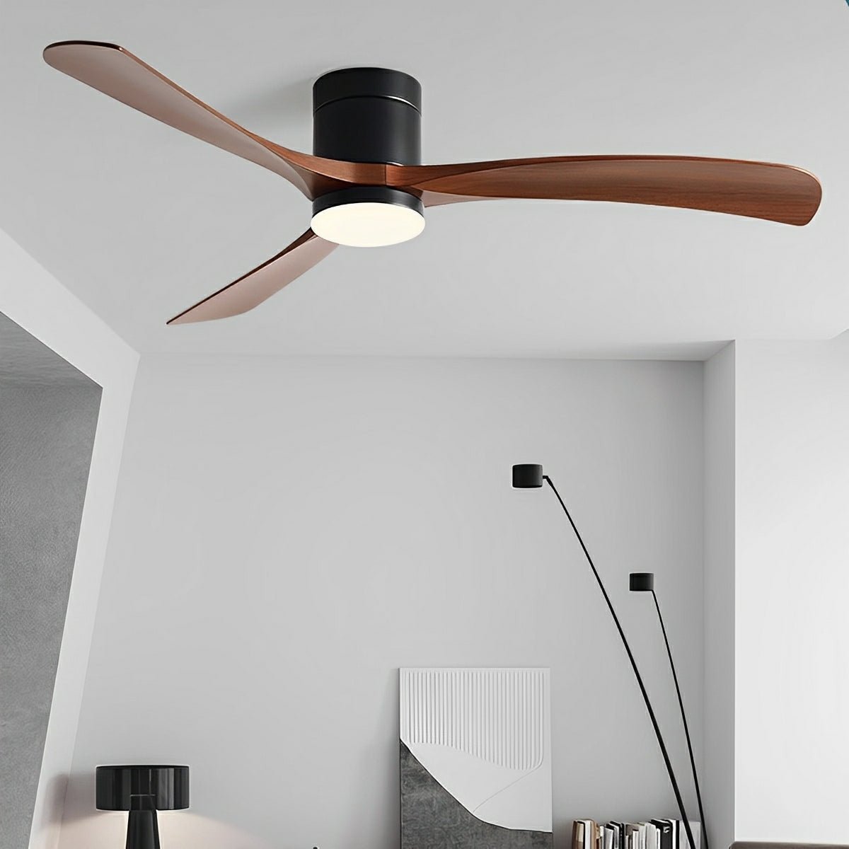 Ventilatore da soffitto con luce LED integrata e pale piatte radiali