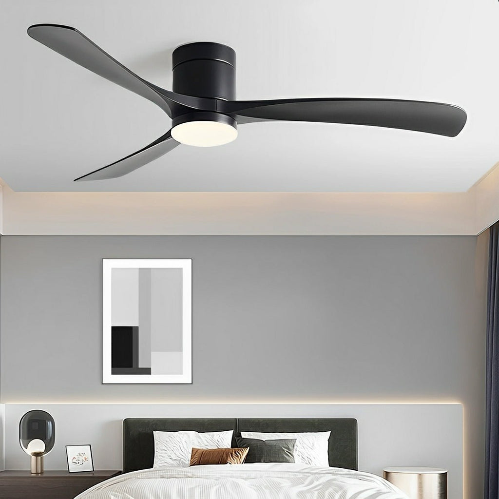 Ventilatore da soffitto con luce LED integrata e pale piatte radiali