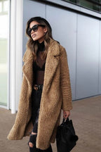 Cappotto lungo da donna alla moda: caldo ed elegante
