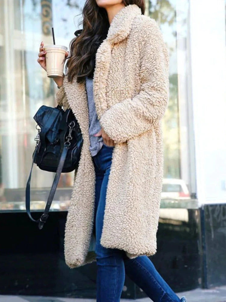 Cappotto lungo da donna alla moda: caldo ed elegante