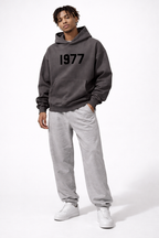 Felpa streetwear unisex con maniche raglan e stampa 1977