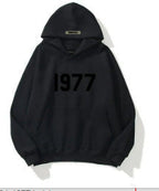 Felpa streetwear unisex con maniche raglan e stampa 1977
