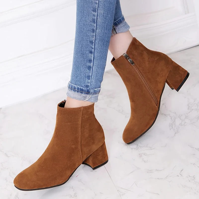 Stivaletti da donna con tacco largo e cerniera laterale - Stile versatile