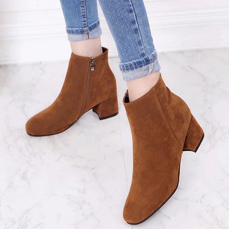 Stivaletti da donna con tacco largo e cerniera laterale - Stile versatile