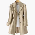 Trench classico da donna: stile senza tempo ed elegante vestibilità sartoriale