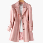 Trench classico da donna: stile senza tempo ed elegante vestibilità sartoriale