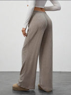 Comodi pantaloni lounge a coste da donna per uno stile rilassato