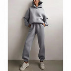 Comodo set da salotto con felpa con cappuccio e jogger in pile da donna