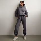 Comodo set da salotto con felpa con cappuccio e jogger in pile da donna