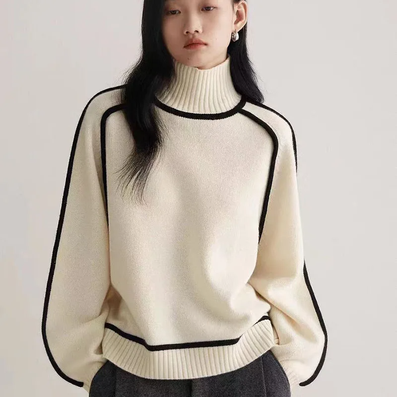 Comodo maglione pullover a collo alto da donna