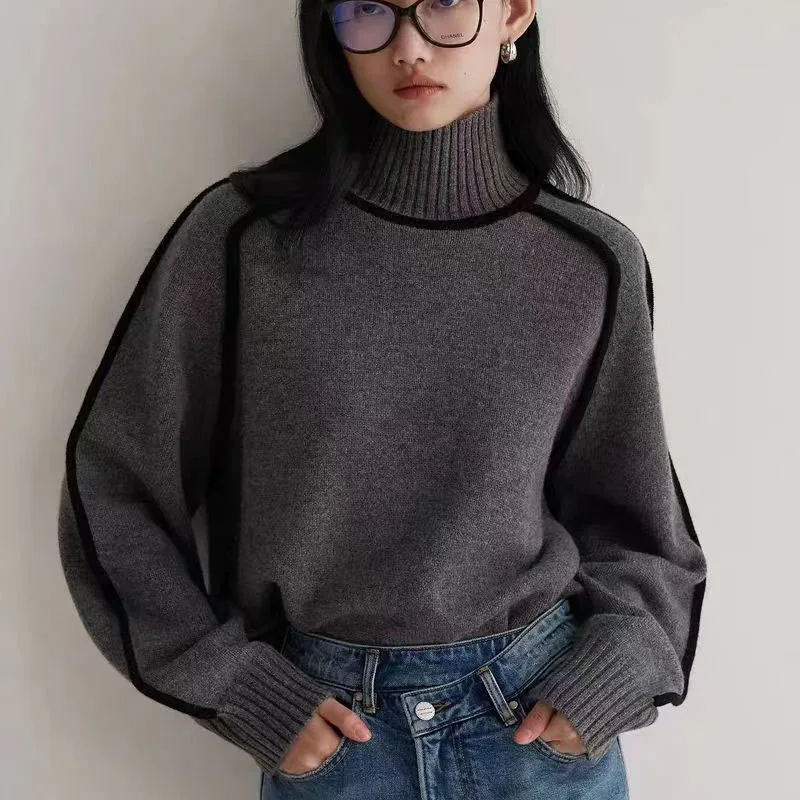 Comodo maglione pullover a collo alto da donna
