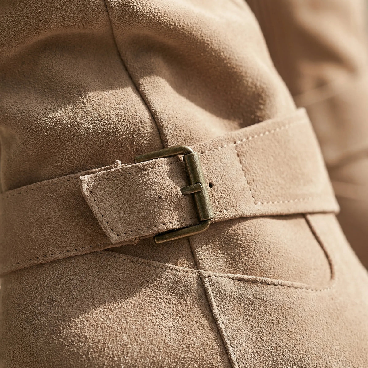 Stivali eleganti al ginocchio da donna con cerniera laterale