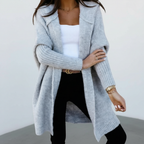 Gilet con cappuccio lavorato a maglia da donna