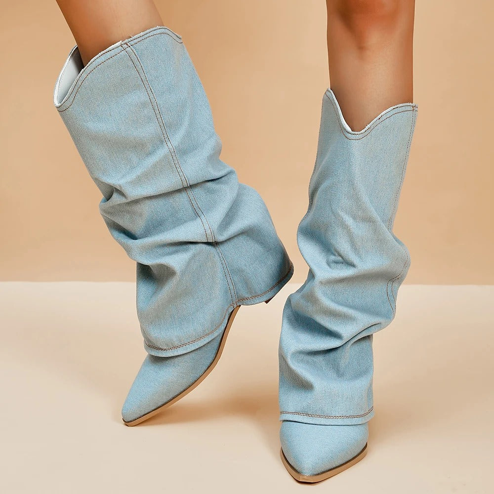 Stivali da donna con tacco largo a punta plissettata per uno stile elegante