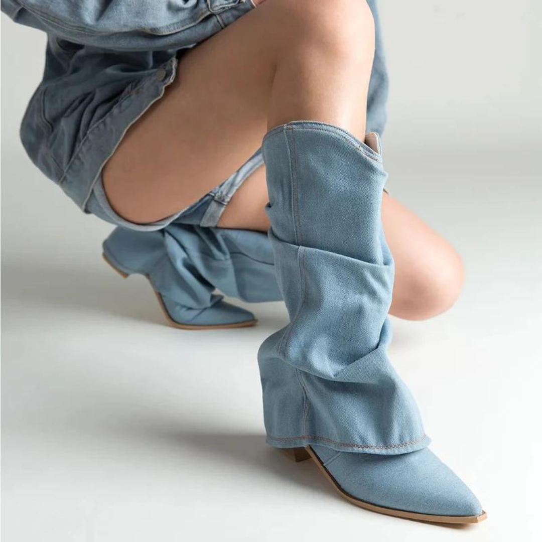 Stivali da donna con tacco largo a punta plissettata per uno stile elegante