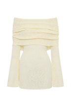 Miniabito da donna in maglia Homecoming con maniche lunghe con spalle scoperte e polsini a campana